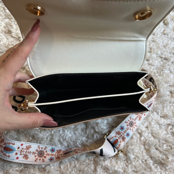 Green beige and cream thick strap snap purse - Picture 6 of 6